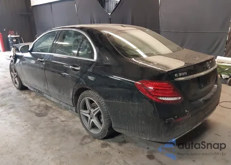 2018 Mercedes-Benz E 300 4Matic z USA, uszkodzony, nr VIN WDDZF4KB2JA334544